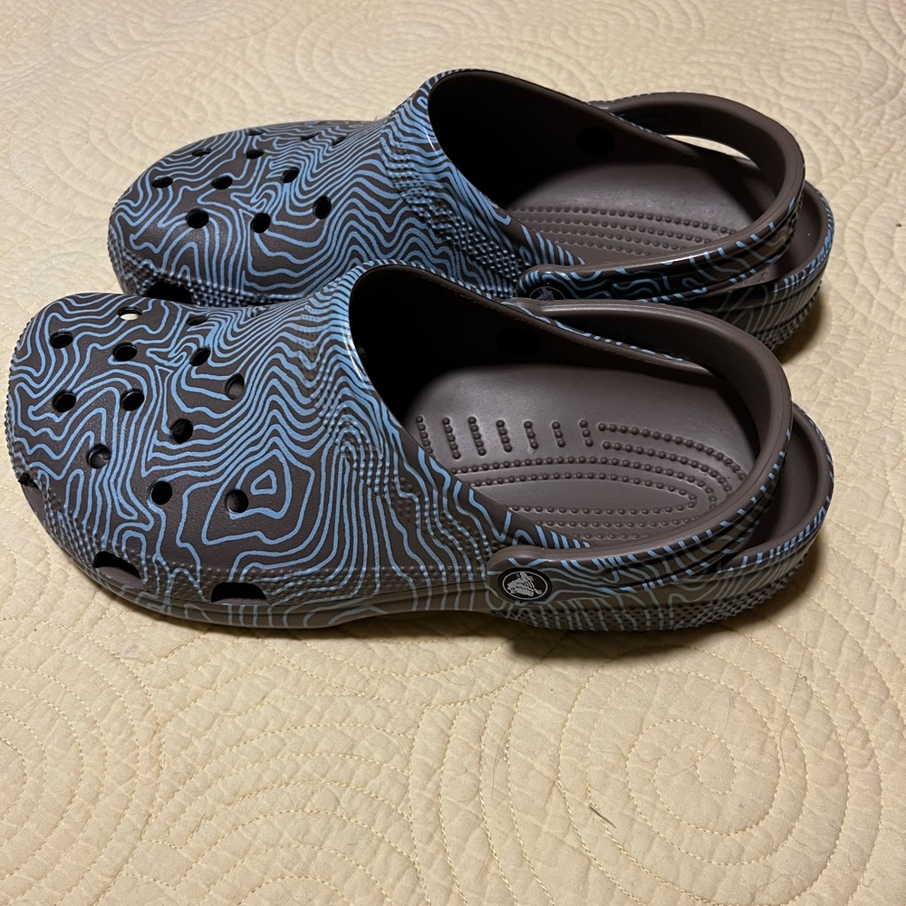 CROCS Blue and Black Patterned Sandals